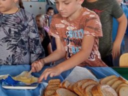 b_1024_768_0_00_images_2023_2024_Swietlica_Dzien_chleba_394311015_792096216051662_1559229588689337601_n